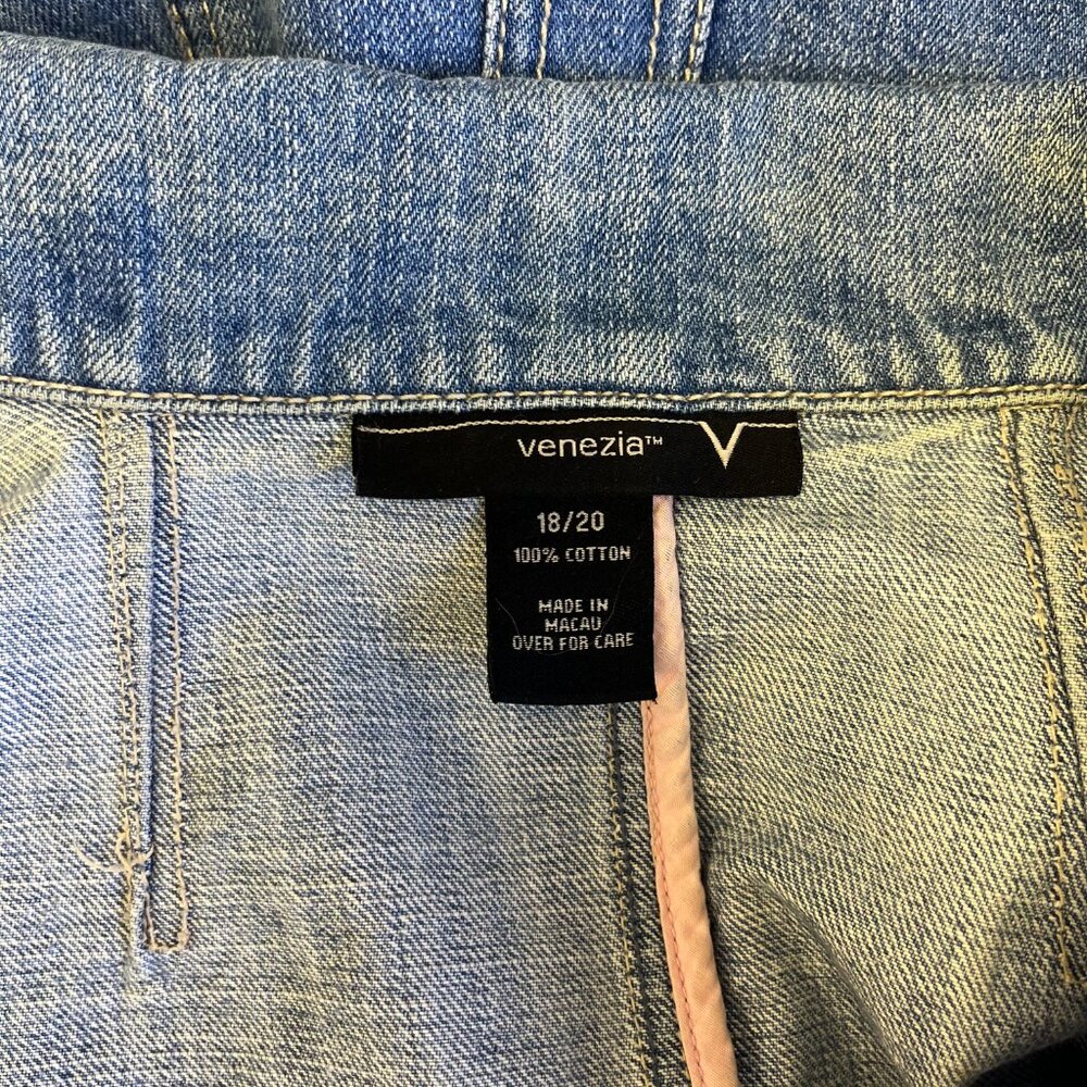 Demin jacket with pink contrast stitching and button detail - Picture 5 of 5